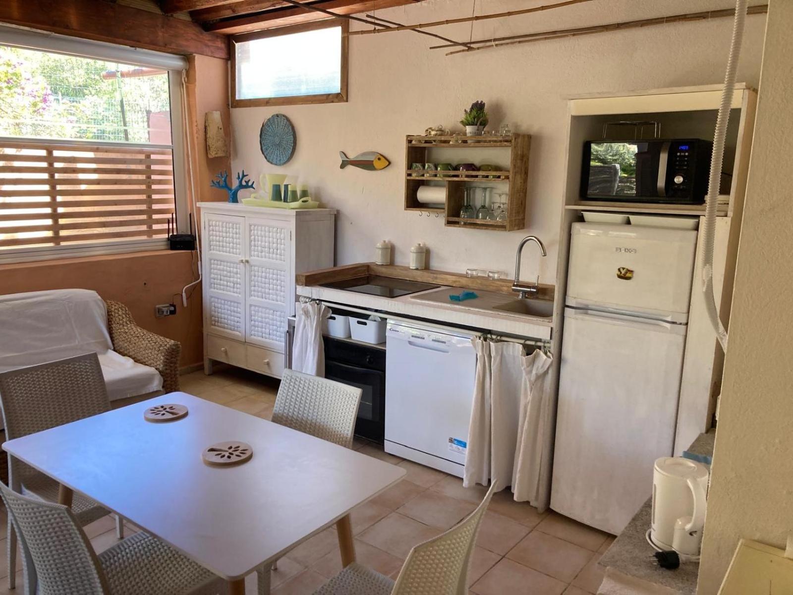Villasimius Villetta A 300 Mt Dalla Spiaggia Bagian luar foto